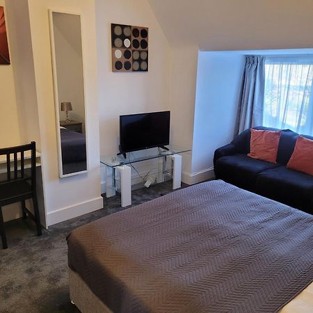 Silvertree Lodge - 2 Double Bed Flat With Parking 赫默尔亨普斯特德 外观 照片